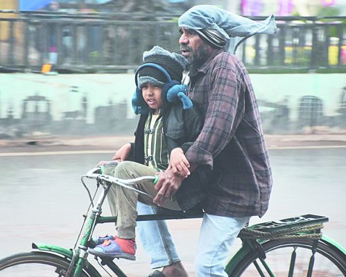 जाते-जाते सर्दी वापिस! रायपुर की आज की सुबह।
