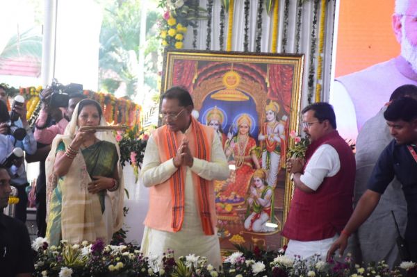 सीएम का गृह प्रवेश