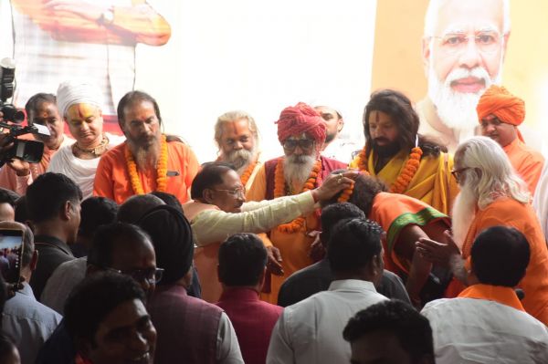 सीएम का गृह प्रवेश