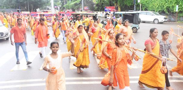 सडक़ों पर हर-हर महादेव की गूंज