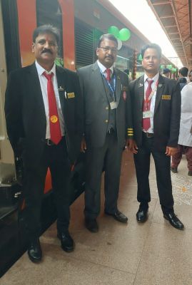 विशाखापट्टनम वंदेभारत एक्सप्रेस के उद्घाटन के मौके पर रायपुर स्टेशन की तस्वीरें ।