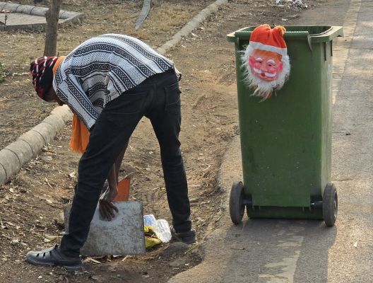 सफाई कर्मी सचमुच ही सांता क्लाज है...