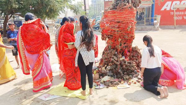 होलिका दहन, पूजा-अर्चना