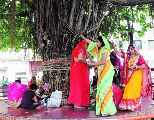 वट सावित्री की पूजा-अर्चना