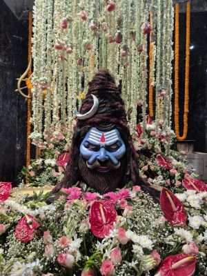 मंदिरों में गूंजे हर-हर महादेव...