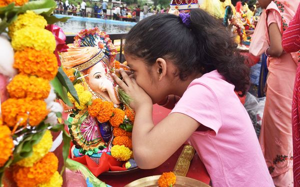 अगले बरस तू जल्दी आ... 