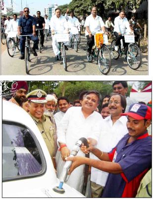 यह तस्वीर 14 फरवरी 2010 की है। उस समय पेट्रोल-डीजल की बढ़ती कीमतों को लेकर देशभर में राजनीतिक विरोध प्रदर्शन हो रहे थे। उसी क्रम में छत्तीसगढ़ के तत्कालीन मुख्यमंत्री डॉ. रमन सिंह और मंत्री बृजमोहन अग्रवाल ने भी बाकी मंत्रियों के साथ सांकेतिक रूप से सायकल चलाकर विरोध जताया था और पेट्रोल पंप पहुंचकर अलग अंदाज में प्रदर्शन किया था। (फोटो और जानकारी गोकुल सोनी) उस वक्त छत्तीसगढ़ में पेट्रोल के दाम 48-49 रुपये के बीच थे।